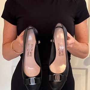 Black Leather semi-Flat Ferragamo shoes
